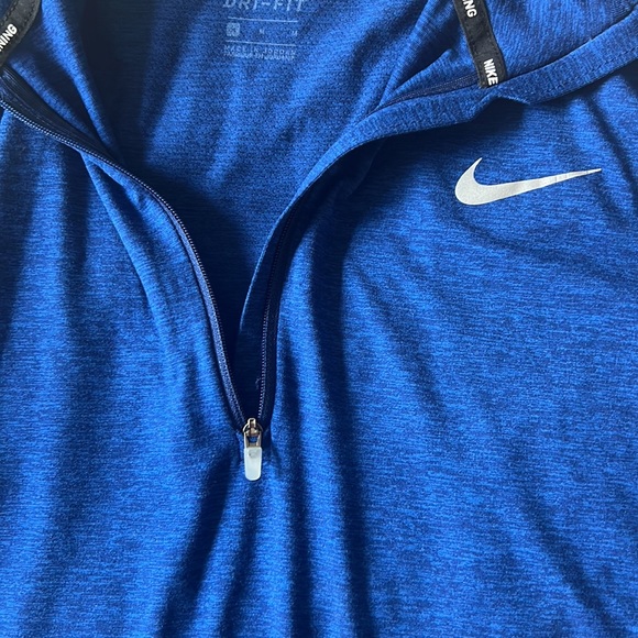 Nike Quarter Zip. Women’s size Medium - Picture 3 of 5